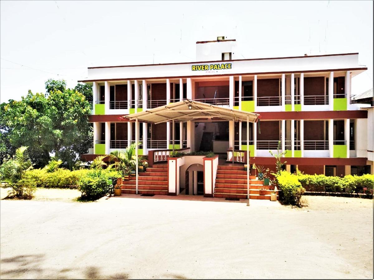 River Palace - A Valley View Hotel Panchgani Exterior photo